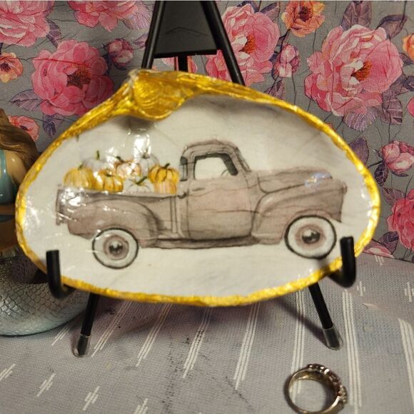 Other - DECOUPAGE CLAM SHELL DECOUPAGE TRUCK WITH PUMPKINS IS ON A CLAM SHELL
